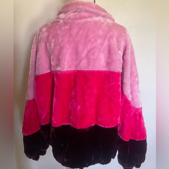 UGG Women's Elaina Faux Fur Jacket - Picture 4 of 9